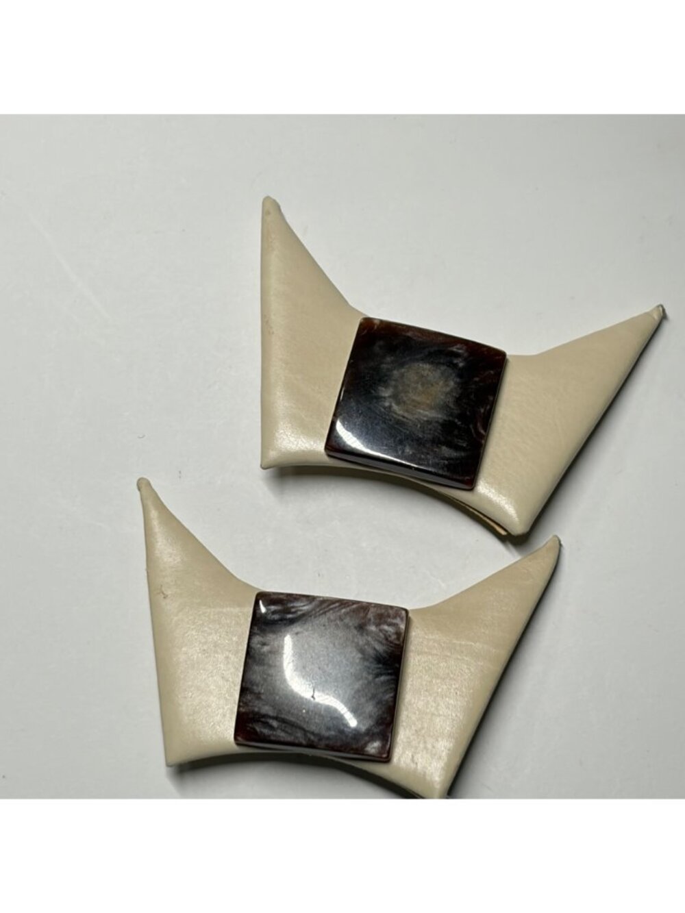 Vintage Beige Shoe Clips With brown Accents Retro - Picture 12 of 12